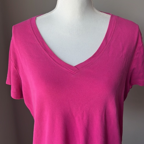 5/$25 Denver Hayes V-Neck T-Shirt - Picture 4 of 8